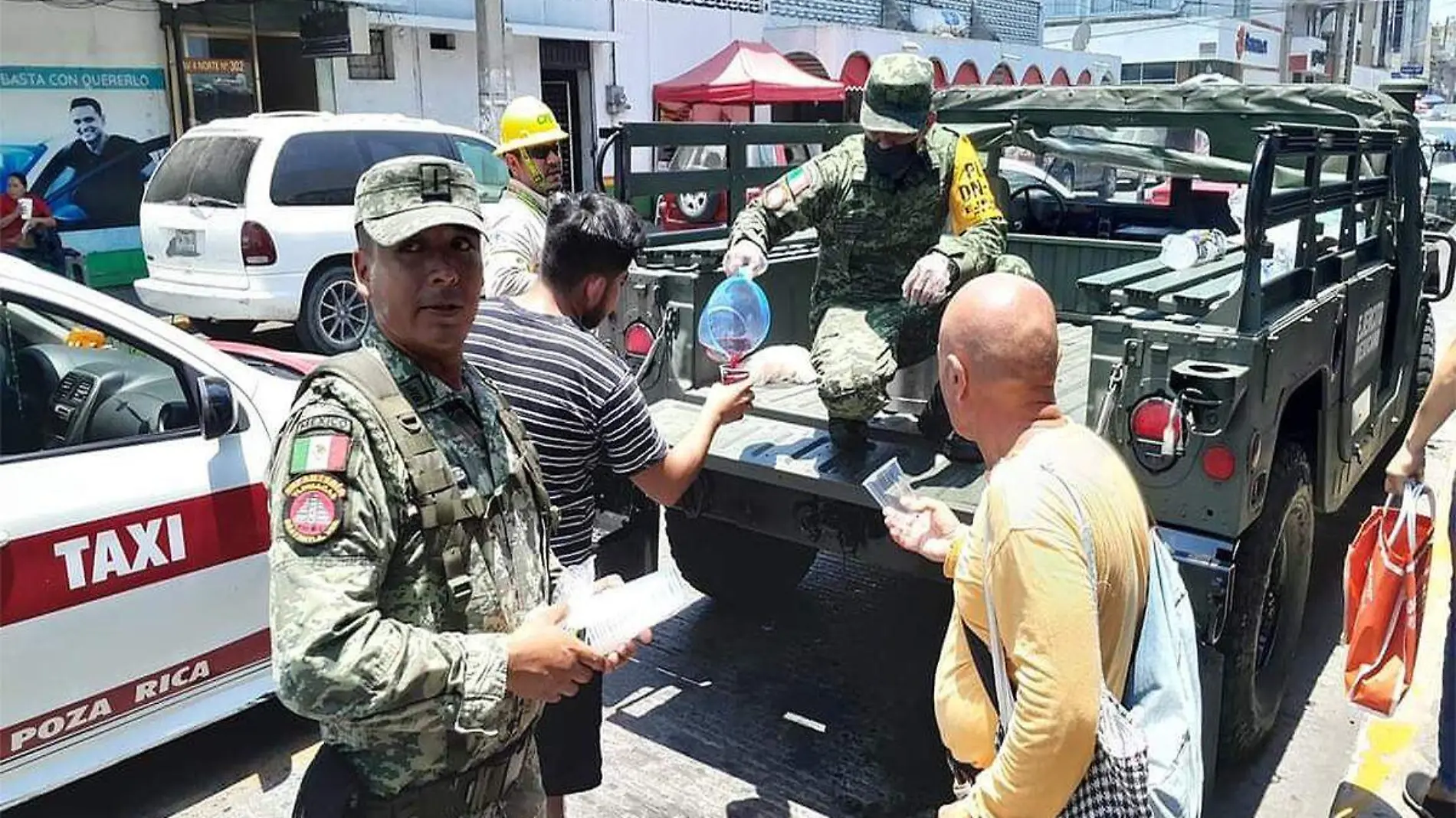 Militares colocan módulo de hidratación en Poza Rica